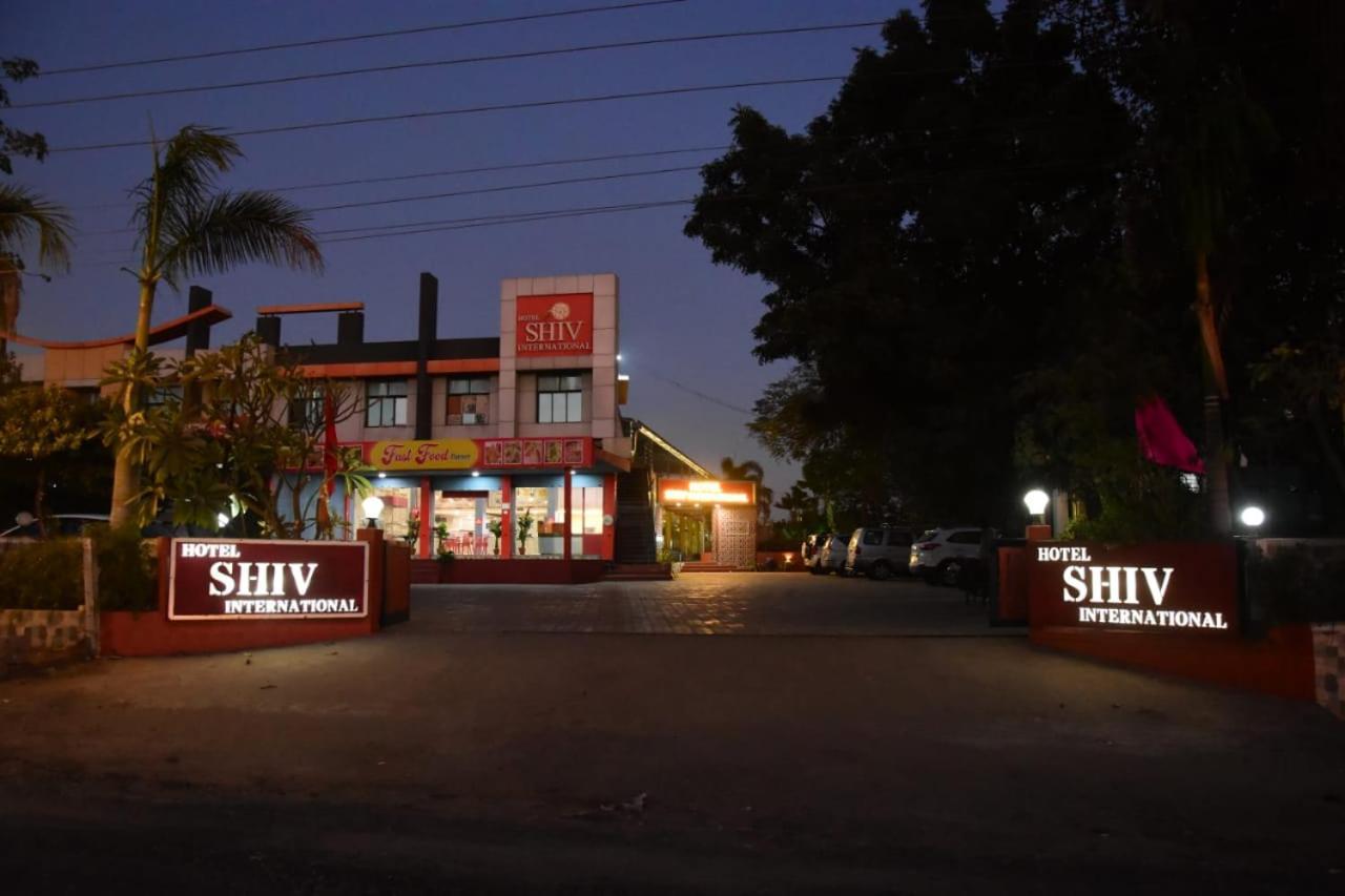 Hotel Shiv International Bhachau Exterior foto
