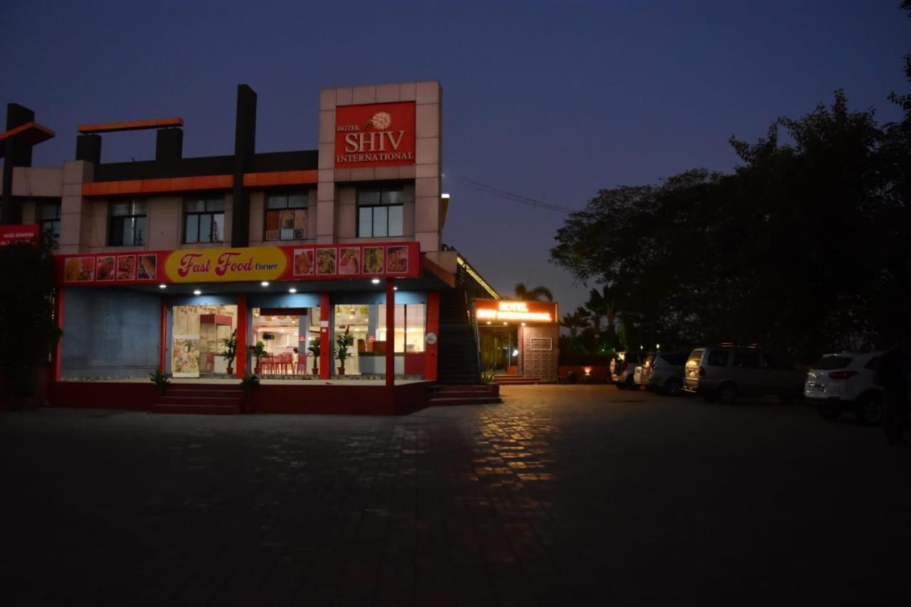 Hotel Shiv International Bhachau Exterior foto